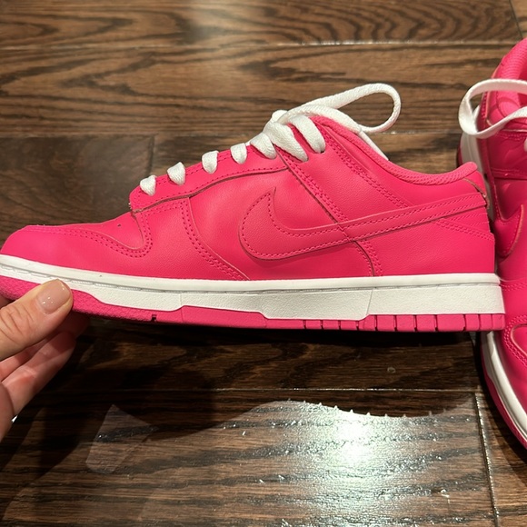 Hot pink Nike Dunks - Picture 3 of 13